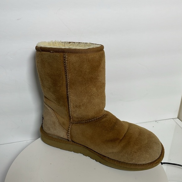Ugg boots see pictures please size 7 - Picture 2 of 9